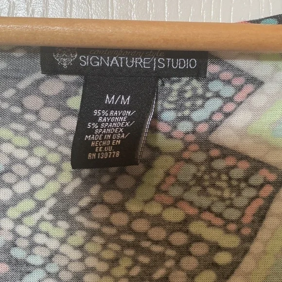 Signature studio size M Call shoulder short sleeve top - Picture 2 of 4